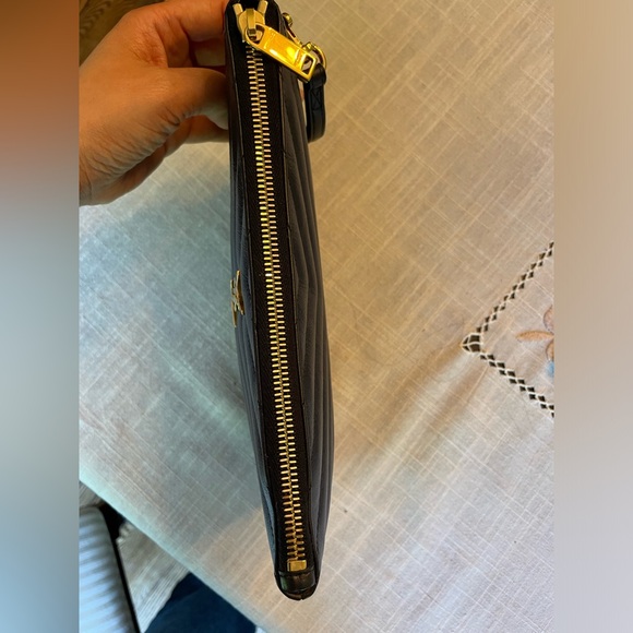 * SOLD* AUTHENTIC SAINT LAURENT YSL CASSANDRE POUCH IN QUILTED LEATHER - Picture 6 of 13